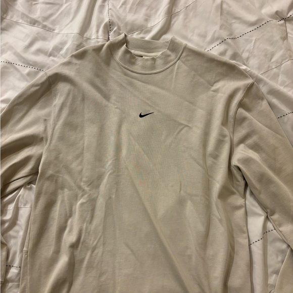 Men’s Nike long sleeve shirt - Picture 3 of 6